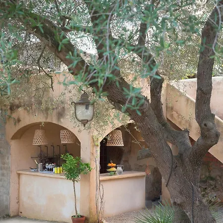 Luxury Villa, Host Up 20 To 28 Guests, Pool, 3km