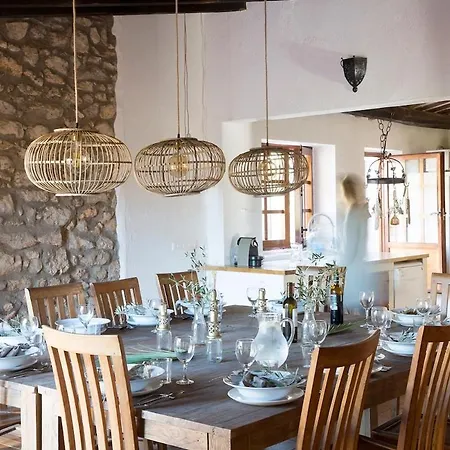 Luxury Villa, Host Up 20 To 28 Guests, Pool, 3km