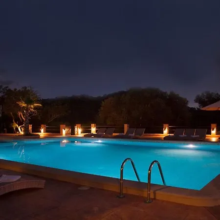 Luxury Villa, Host Up 20 To 28 Guests, Pool, 3km *